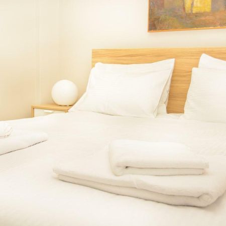 Neighborly Nest - Apartment In The Heart Of Атина Екстериор снимка