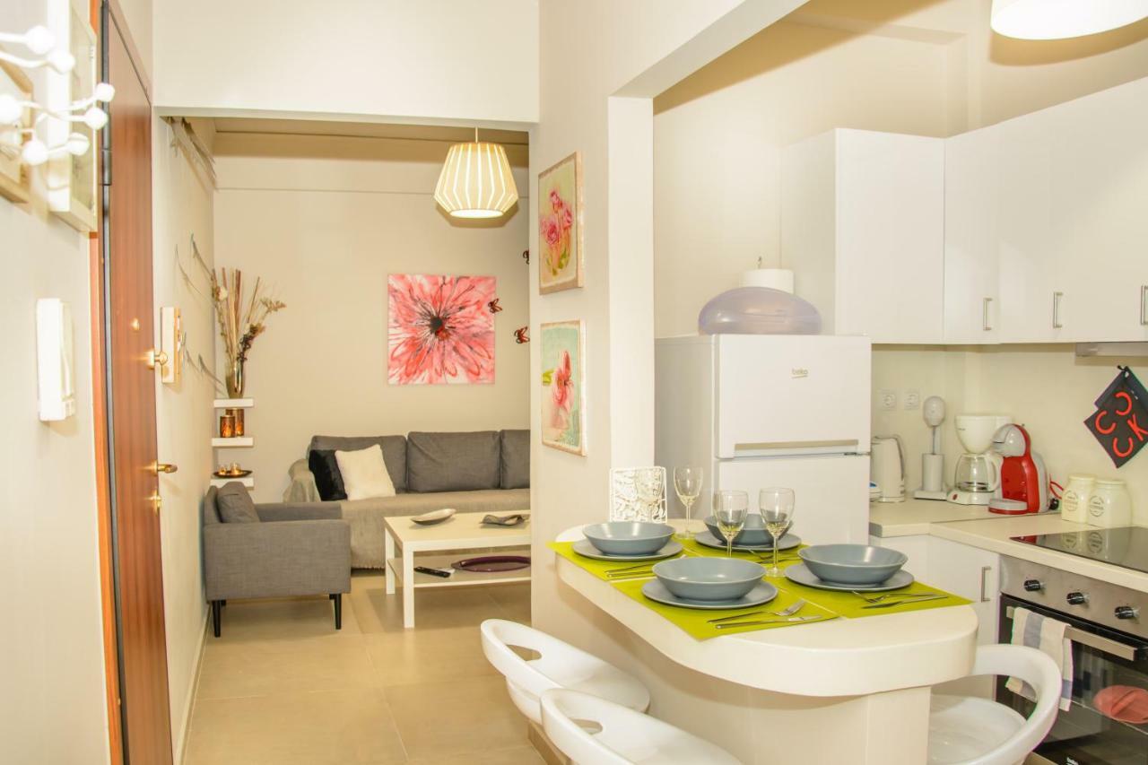 Neighborly Nest - Apartment In The Heart Of Атина Екстериор снимка