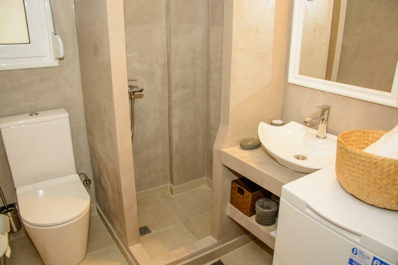 Neighborly Nest - Apartment In The Heart Of Атина Екстериор снимка