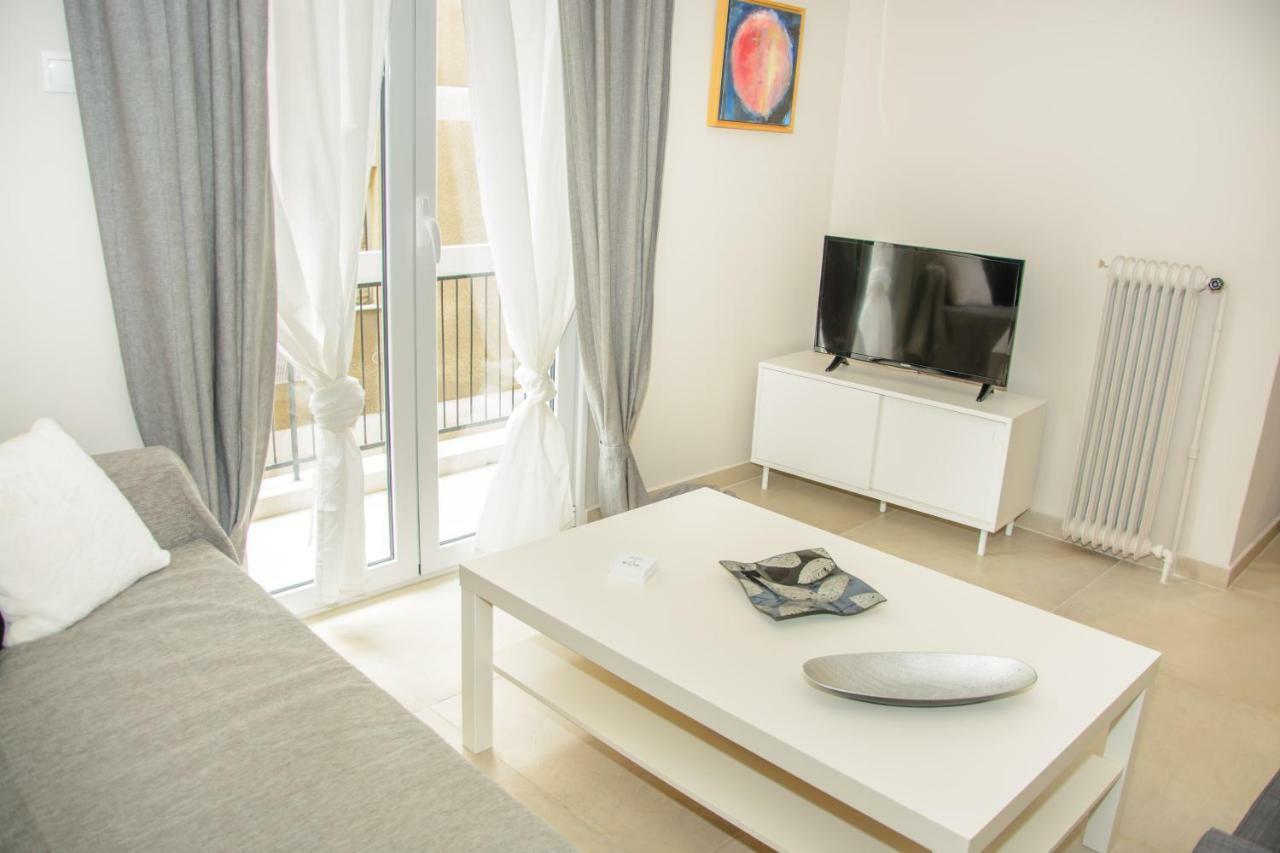 Neighborly Nest - Apartment In The Heart Of Атина Екстериор снимка