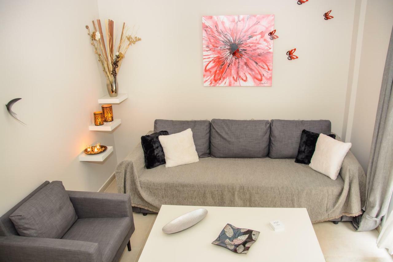 Neighborly Nest - Apartment In The Heart Of Атина Екстериор снимка