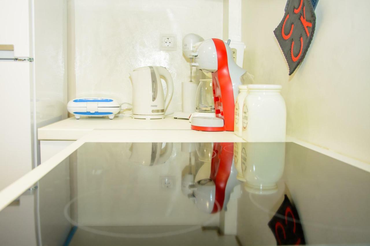 Neighborly Nest - Apartment In The Heart Of Атина Екстериор снимка