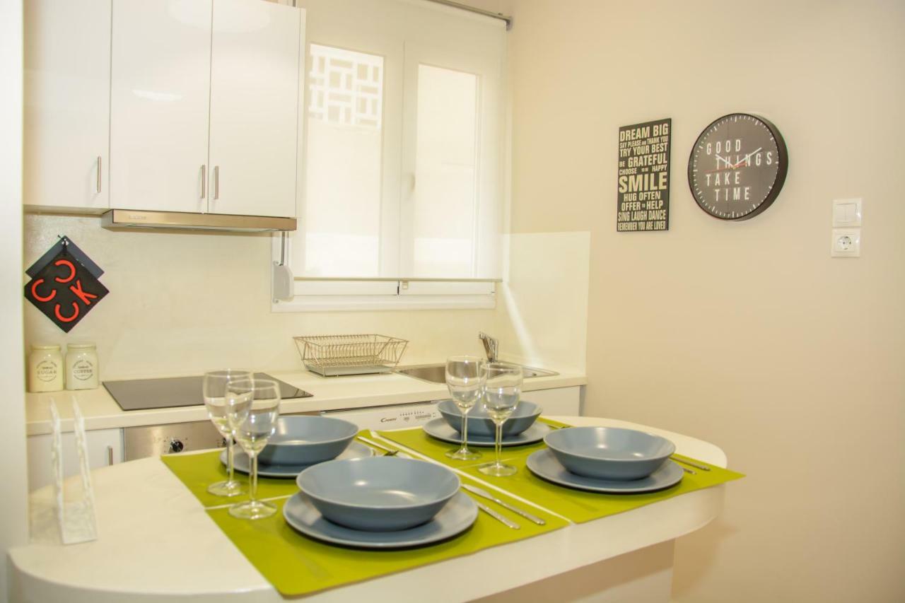 Neighborly Nest - Apartment In The Heart Of Атина Екстериор снимка