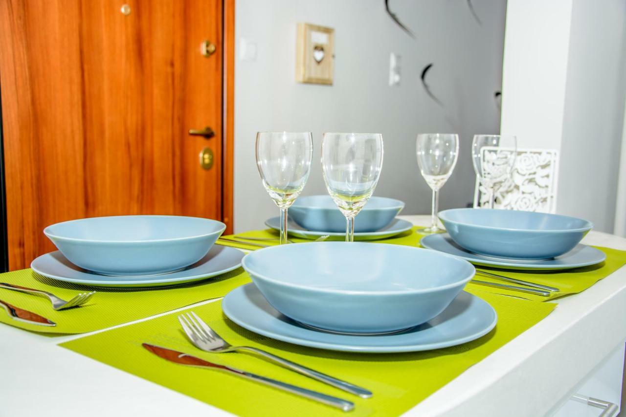 Neighborly Nest - Apartment In The Heart Of Атина Екстериор снимка