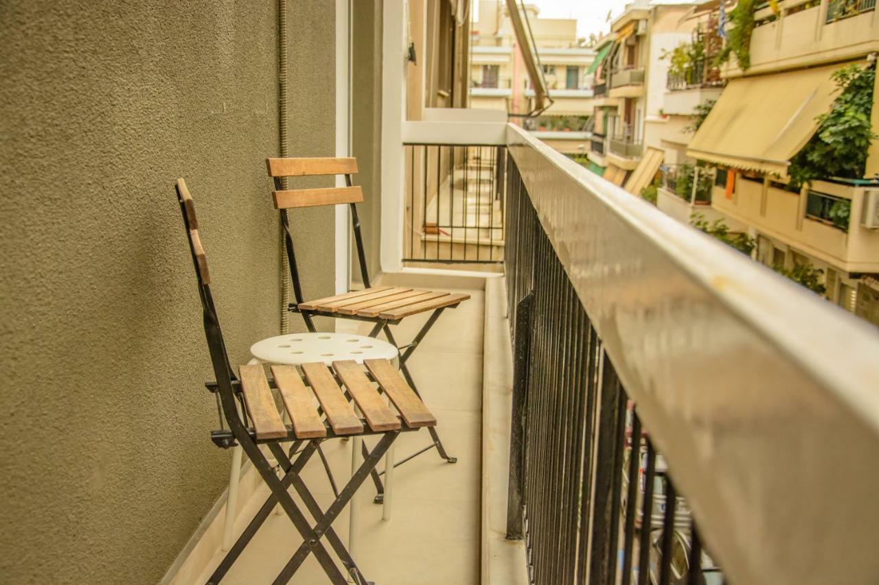 Neighborly Nest - Apartment In The Heart Of Атина Екстериор снимка